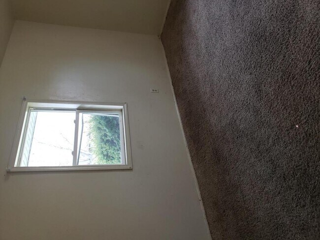 Building Photo - 606 Sunrise Dr