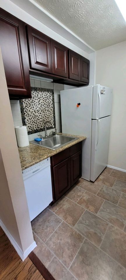 Foto del edificio - 555 W Glenn Ave