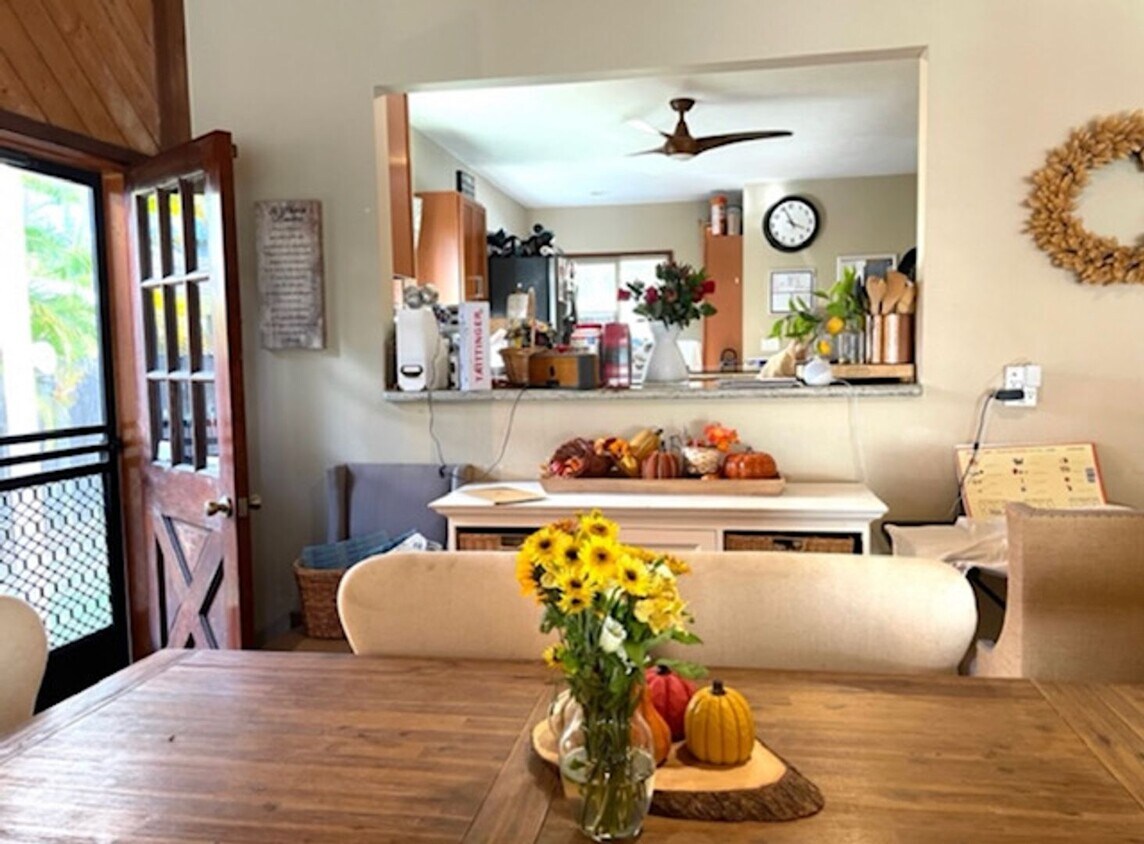 Foto principal - Gorgeous Executive Kailua Home For Rent!