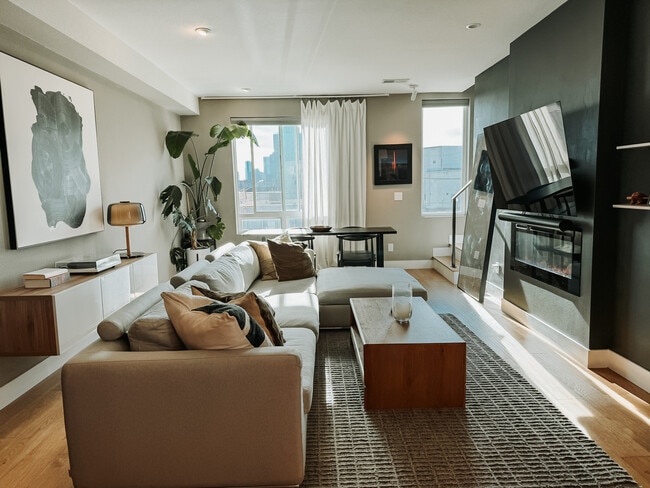 Living Area - 441 W 42nd Ave