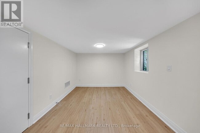 Building Photo - 28-28 Furlong Ct