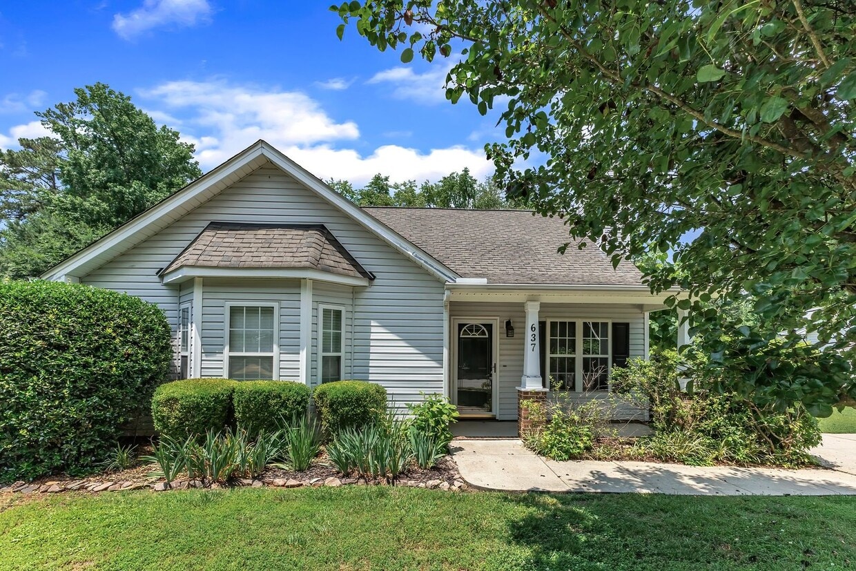 Primary Photo - **Cute 3/2 Bungalow in Flaherty Farms**