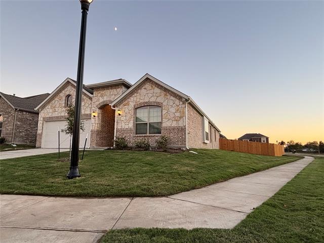 Building Photo - 708 Enys Wy