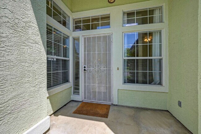 Foto del edificio - Beautiful single story across from Conejo Park.