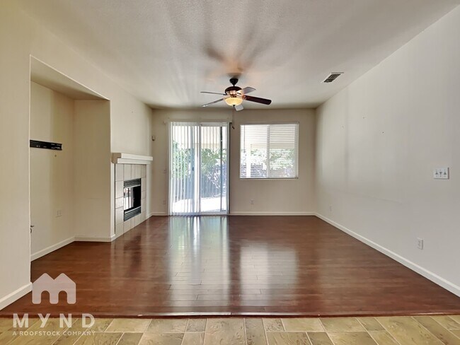 Foto del edificio - 10114 Upshaw Way