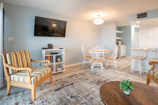 Foto del edificio - PERFECT "WORK FROM HOME" LOCATION