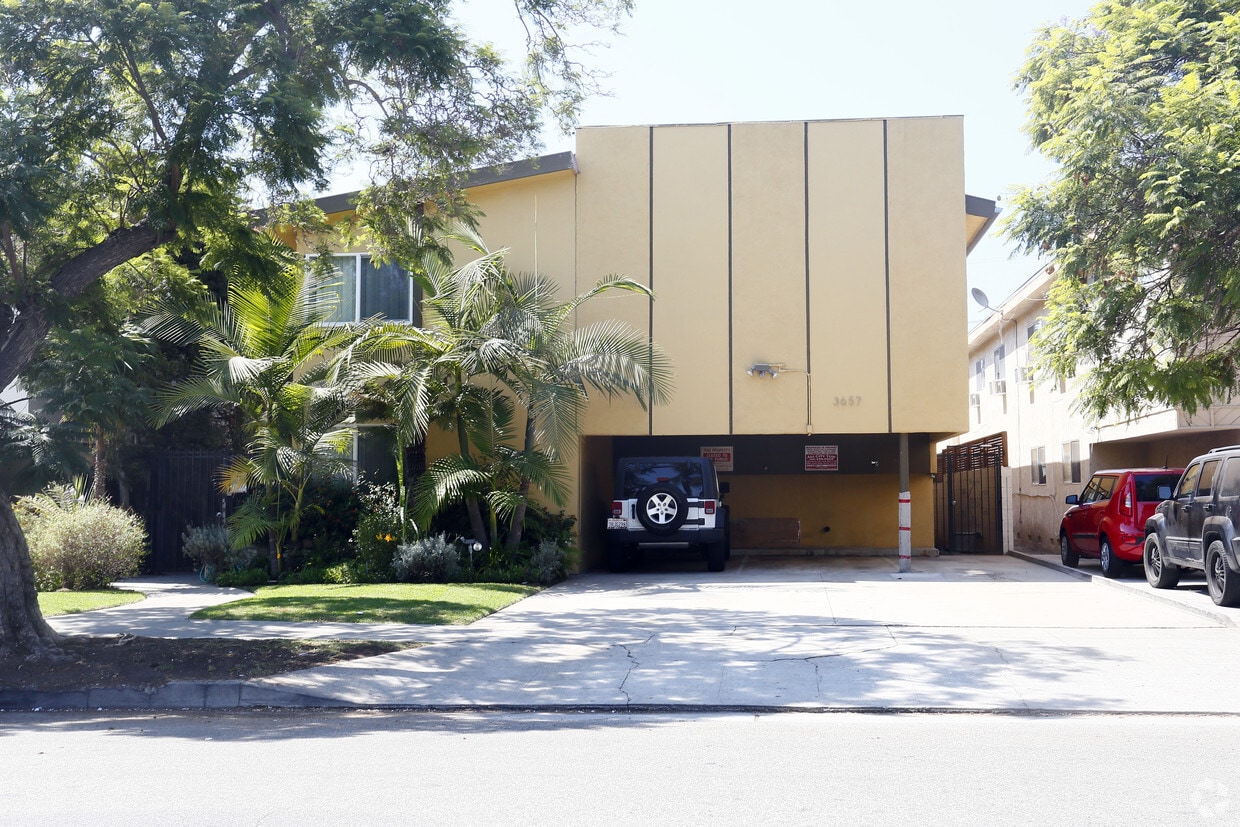 Building Photo - 3657 Mentone Ave
