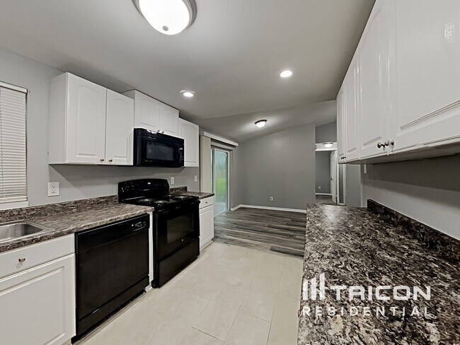 Foto del edificio - 2130 Timber Creek Ct S