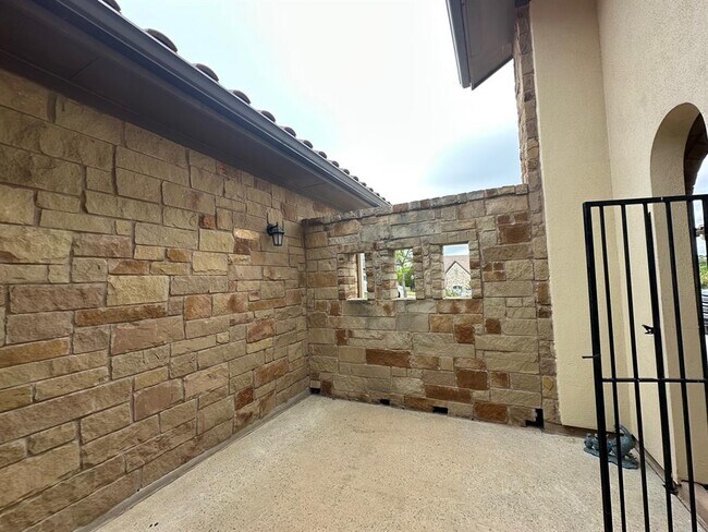 Foto del edificio - 906 Madison Fork Dr