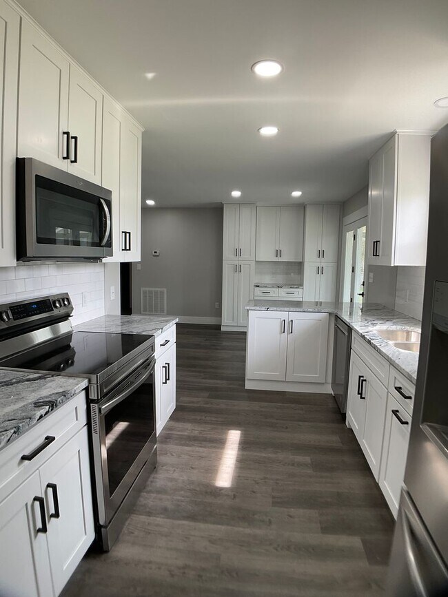 Foto del edificio - Gorgeous, Fully Renovated, 1 Level Living!