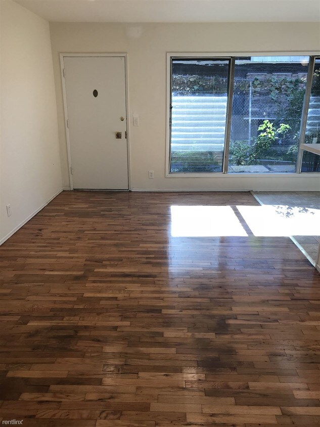 Foto principal - 244 S Rampart Blvd
