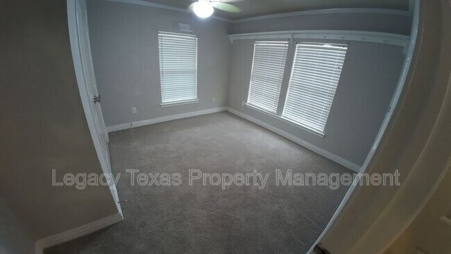 Building Photo - 414 Woodard Ave