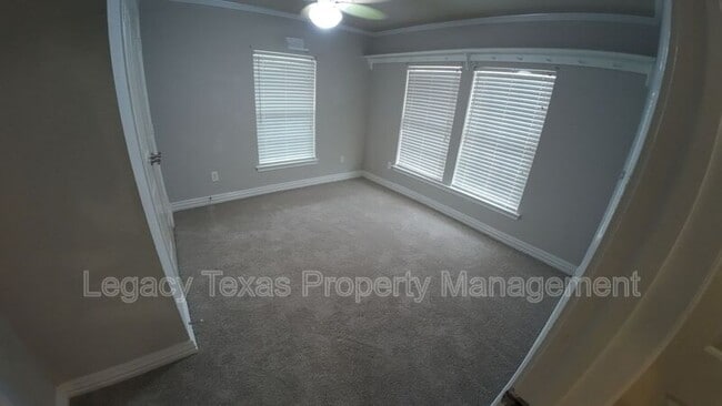 Foto del edificio - 414 Woodard Ave