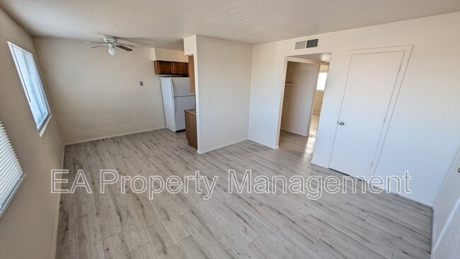 Building Photo - 812 Chelwood Park Blvd NE