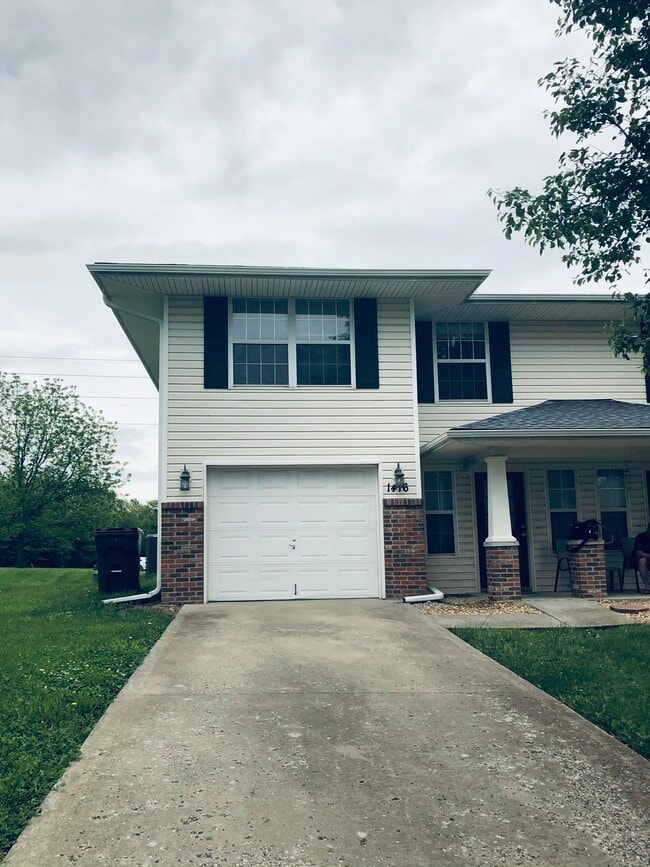 Building Photo - 1416 SE Henley Ct