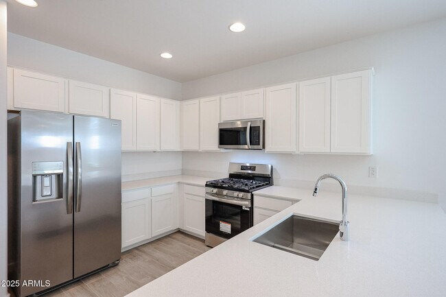 Building Photo - 17357 W Smoketree Dr