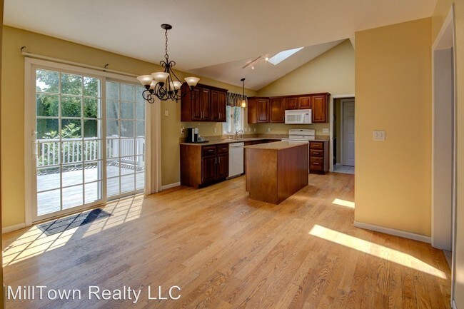 Building Photo - 4 br, 2.5 bath House - 3516 5th St