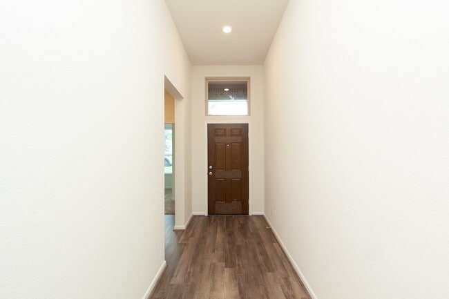 Building Photo - 2011 Parnevik Pl