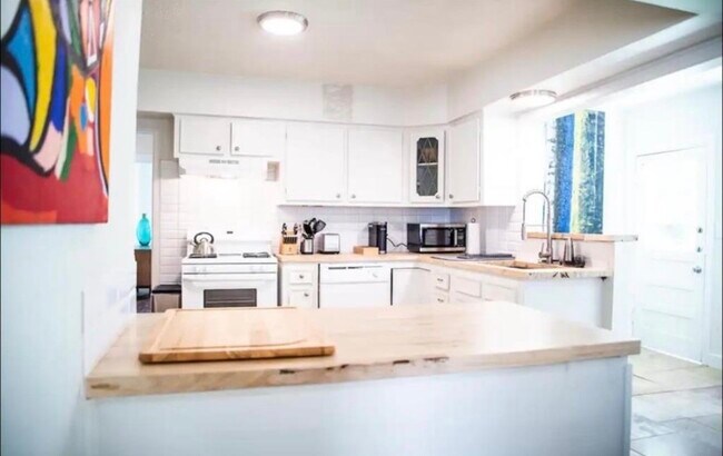 Foto del edificio - 1817 Beall St