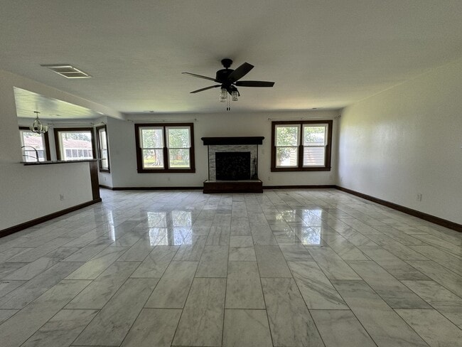 Foto del edificio - RARE OPPORTUNITY TO LIVE IN PUNGO, NEAR MUNDEN POINT PARK! 3/2.5 SINGLE FAMILY HOME