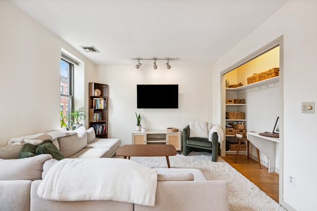 Building Photo - 5 Grove St