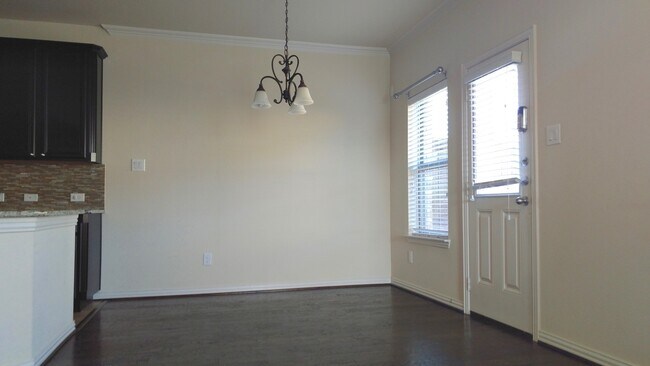 Foto del edificio - 6608 Rutherford Rd