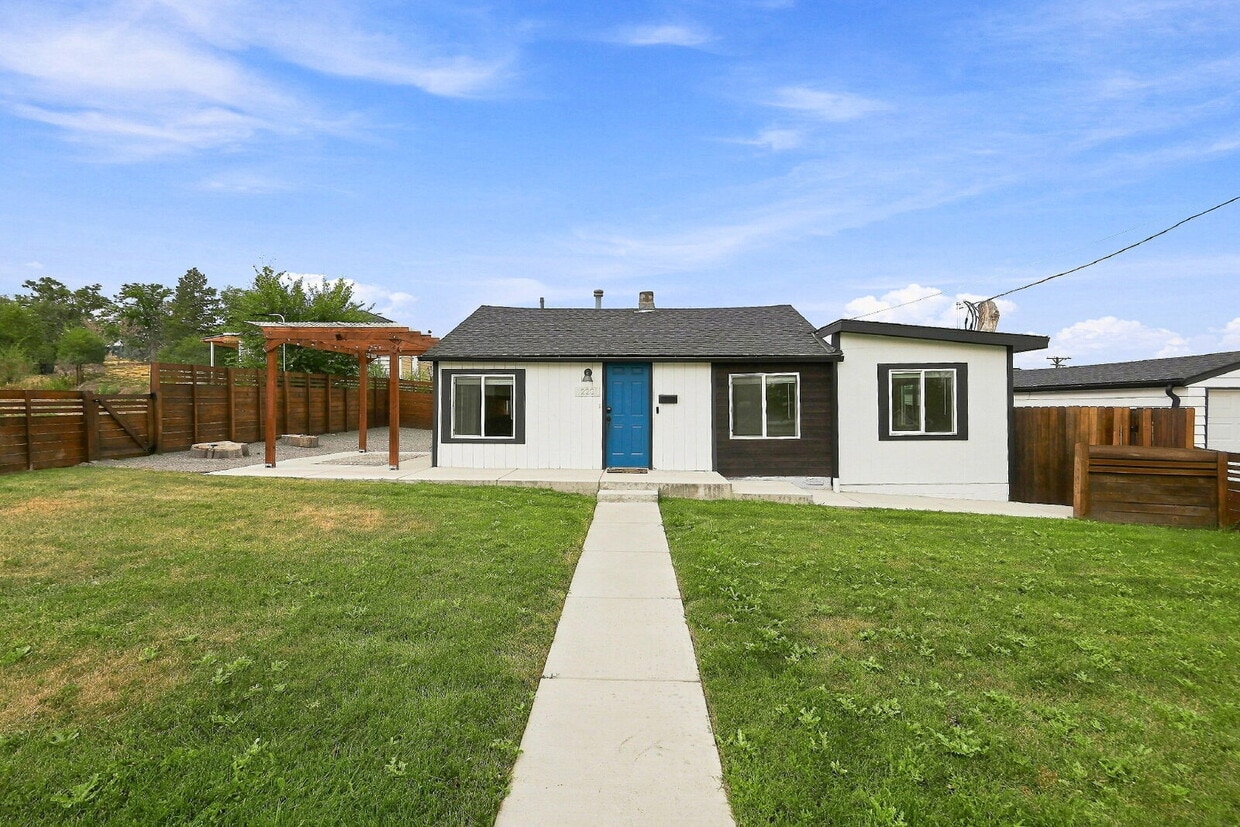 Photo - $2,420.95 with $300 Cleaning Voucher 2 Beds - 1 Bath, Single Family Home in Englewood with Privat...