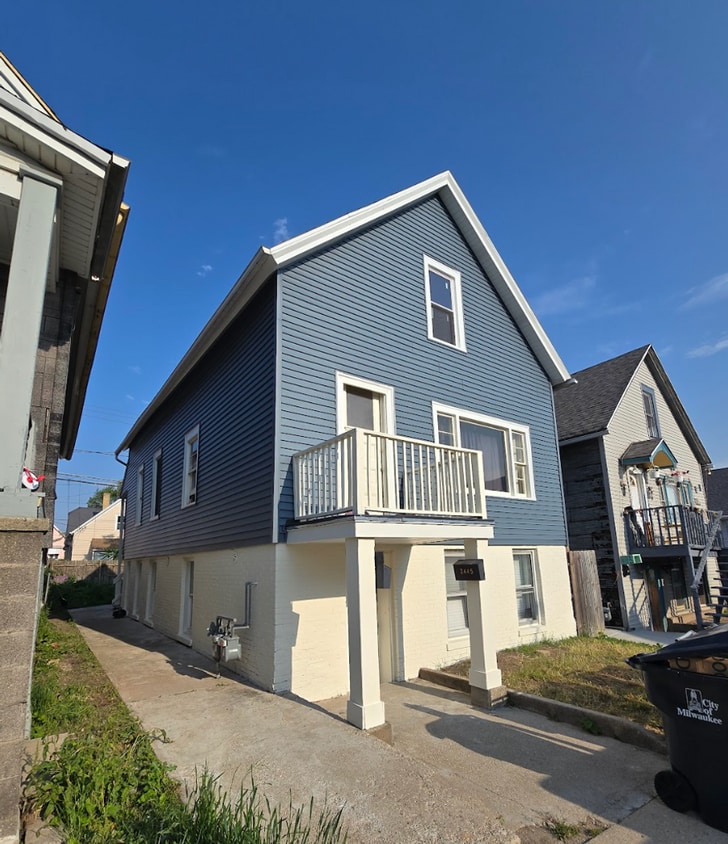 Primary Photo - 2445 S 5th Pl