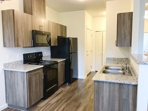Quartz New Kitchen - Stoneplace Apartment Homes