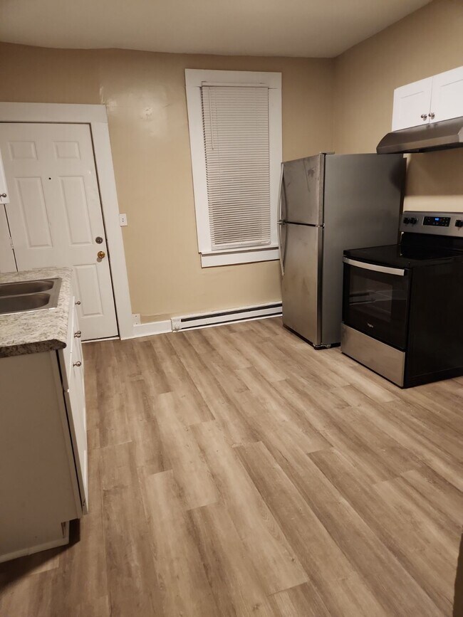 Kitchen - 1542 Dungee St