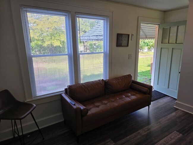 Foto del edificio - 83 Rocky Slope Rd