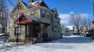 Building Photo - 1003 N Appleton St