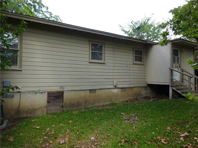 Building Photo - 2107 Maldon Pl