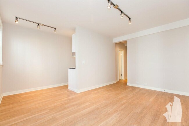 Foto del edificio - 537 W Belmont Ave