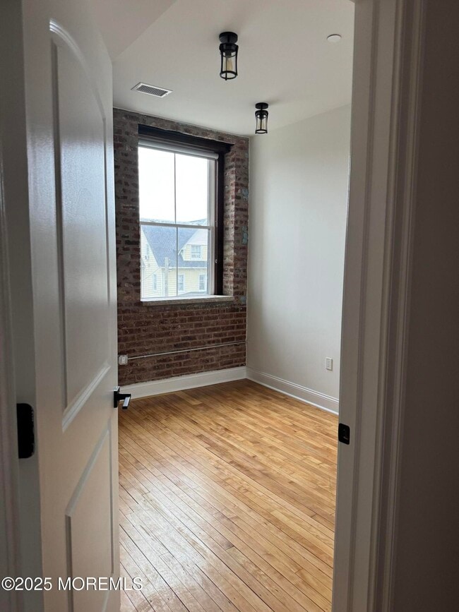 Building Photo - 179 Chelsea Ave