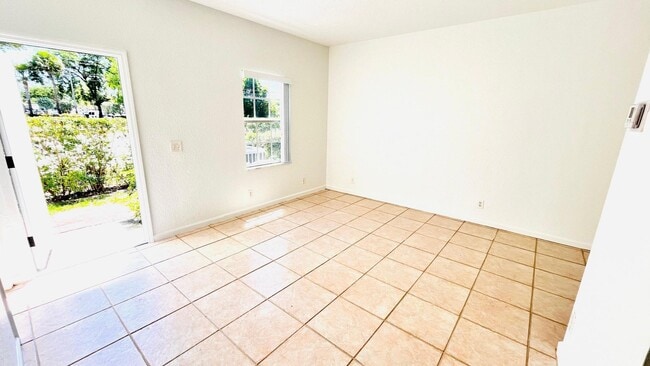 Building Photo - 1436 Hawthorne Pl