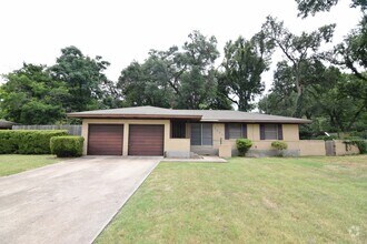Building Photo - 3301 Hickory Rd