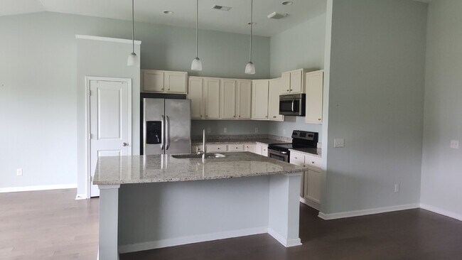 Foto del edificio - Spacious Home in a Gated Community!!!