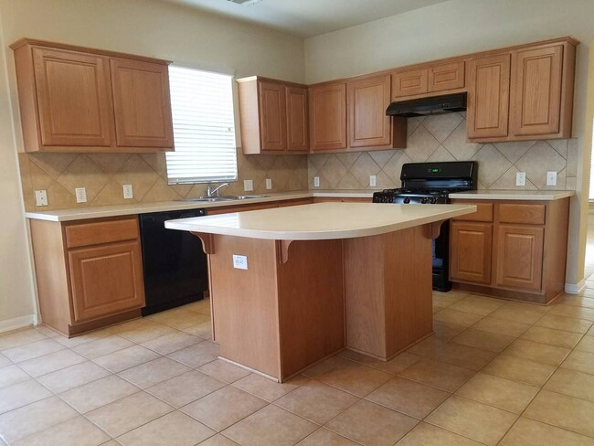 Building Photo - 4 br, 3.5 bath House - 23649 Silver Creek