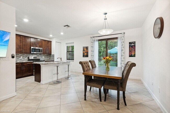 Foto del edificio - 3 br, 2.5 bath House - 12756 Anthorne Ln