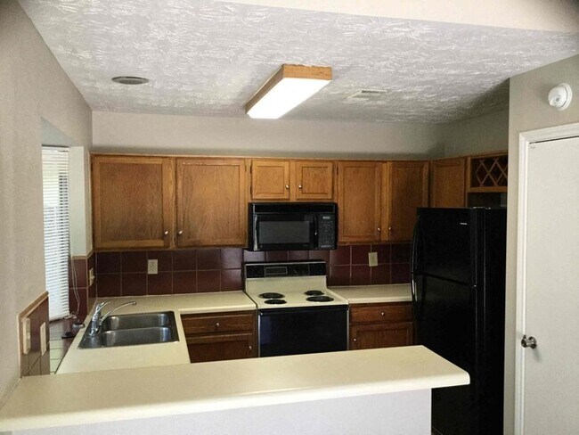 Foto del edificio - 4030 Meadowgold Ln