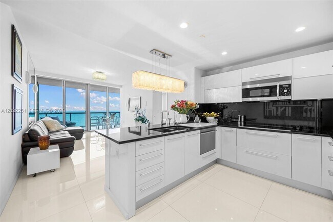 Foto del edificio - 17121 Collins Ave
