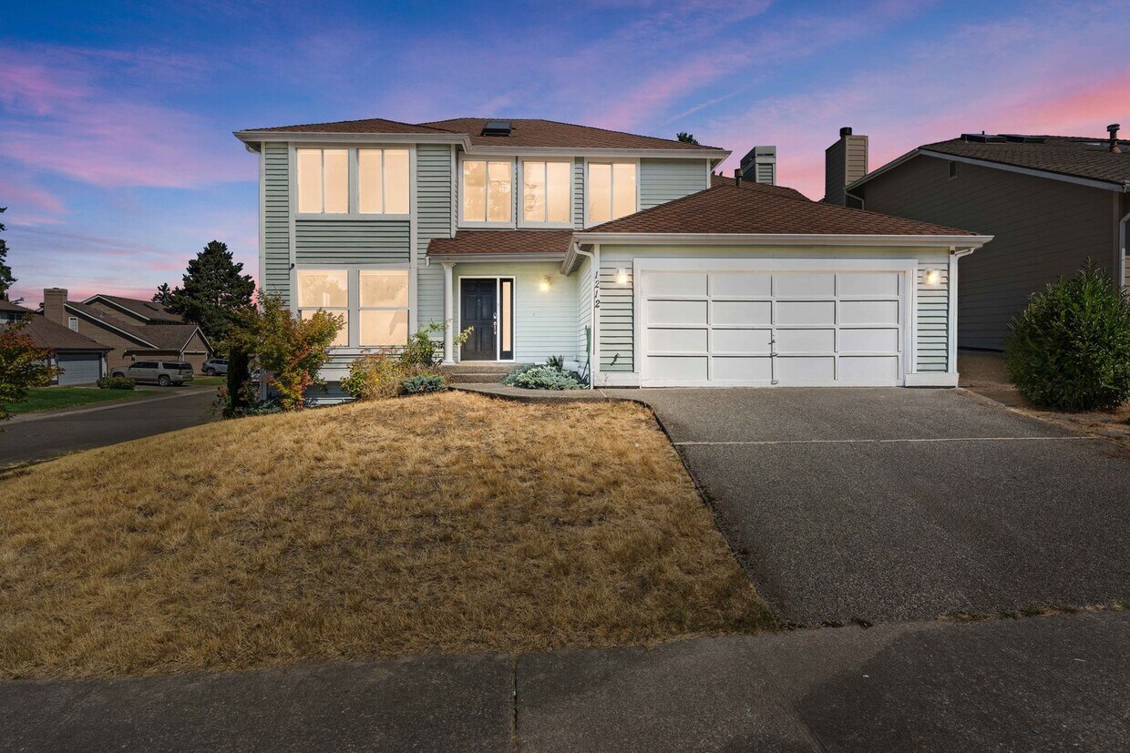Foto principal - Spacious Corner Lot Retreat in the Heart o...