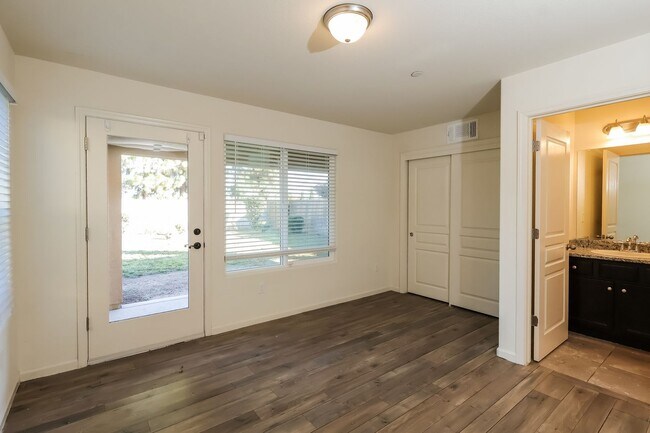 Foto del edificio - 4370 Strathmore Pl