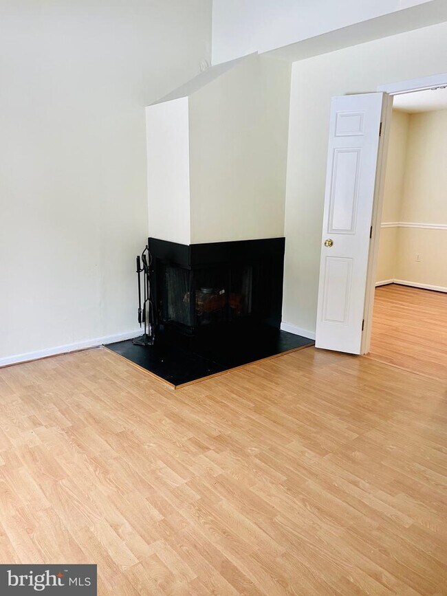 Building Photo - 110 Pinecrest Ln
