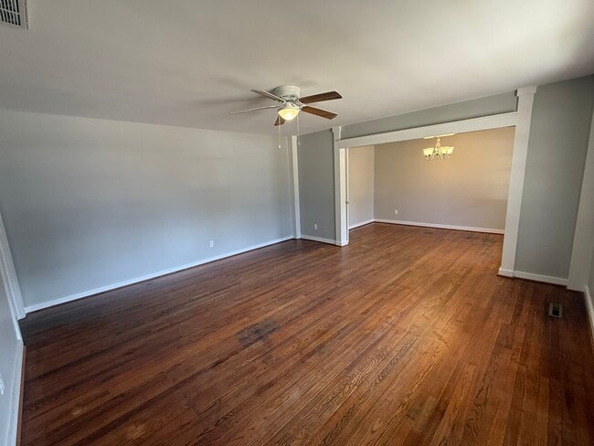 Foto del edificio - 61 Loganberry Cir