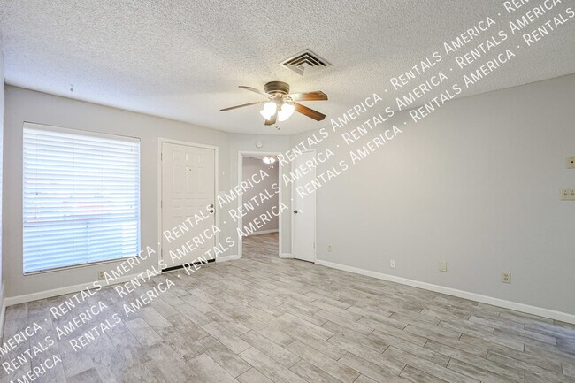 Foto del edificio - Spacious 2 Bedroom 2 Full Bath condo! GREA...