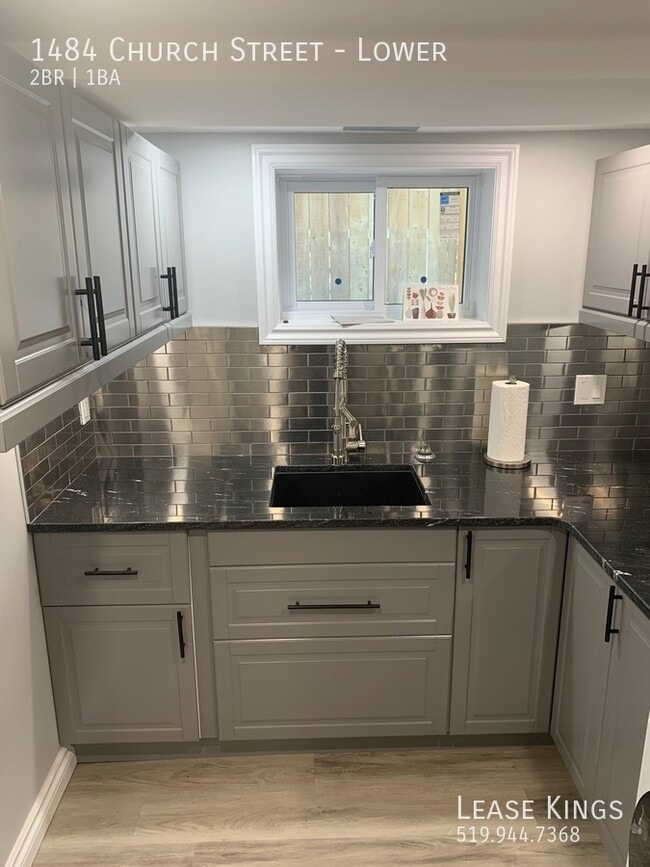 Building Photo - 2 Bedroom 1 Bathroom Lower Unit DONE TO TH...