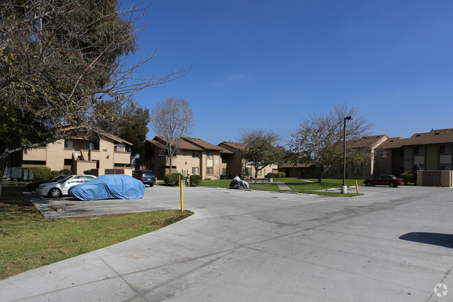 Building Photo - 1351 Hollister St