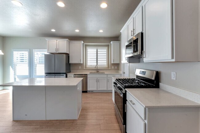 Foto del edificio - LEHI HOUSE W ATTACHED 2 CAR, LANDSCAPING &...